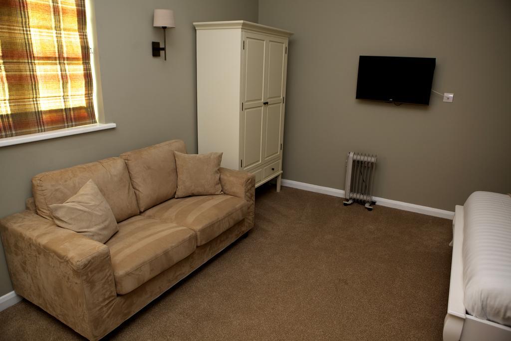 The Bull Inn Lodges Tenterden Room photo